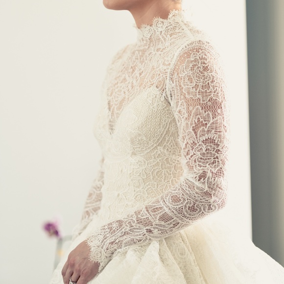 VERA WANG WEDDING DRESS - Picture 9 of 13